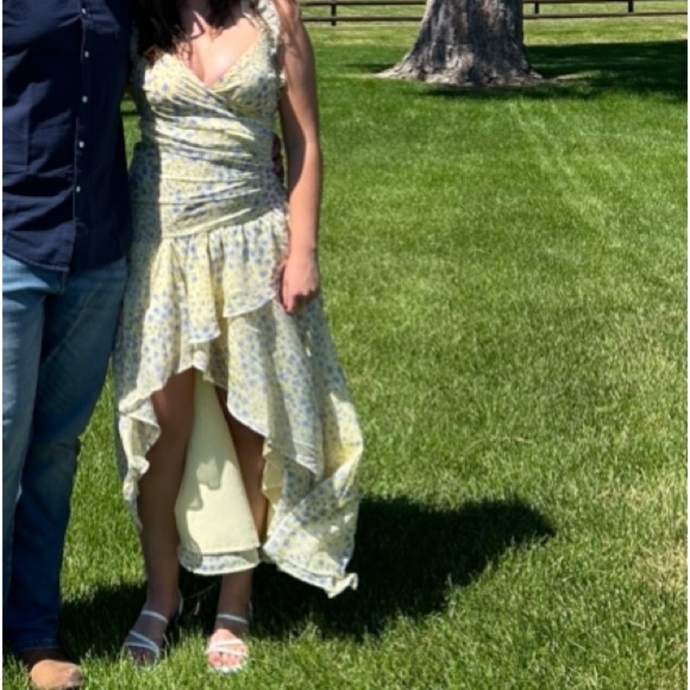 Abercrombie & Fitch Pale Yellow Floral Ruffle Strap High-Low Maxi Dress - Picture 2 of 3